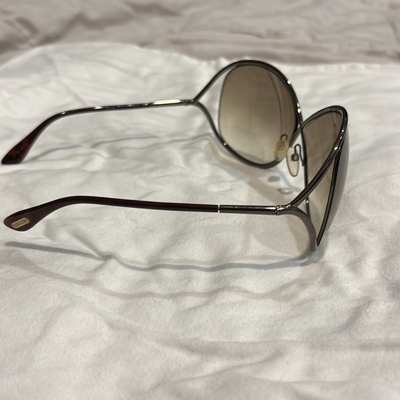 Tom Ford Shiny dark bronze sunglasses. In great condition. - Picture 4 of 13